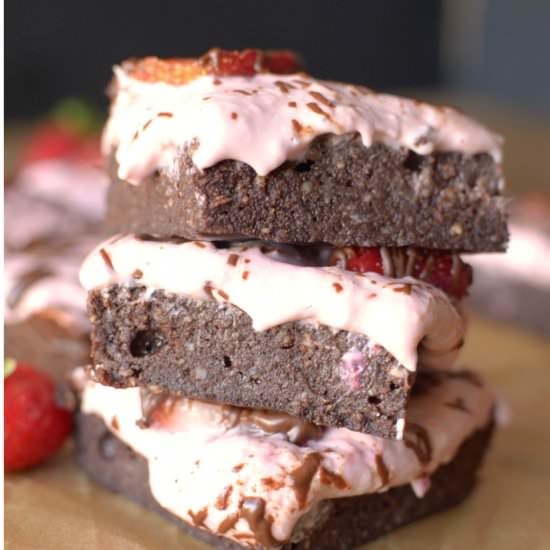 Strawberry Cheesecake Brownies - Recipe photo by Athletic Avocado