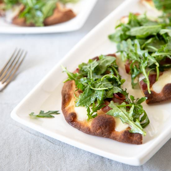 Prosciutto Pizza with Arugula - Recipe photo by sidewalkshoes