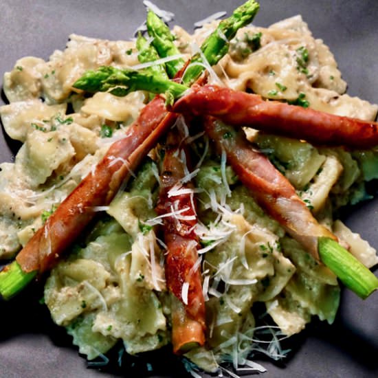 Speck wrapped asparagus on pasta - Recipe photo by delectabilia