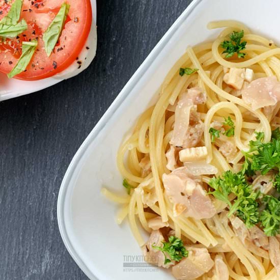 One-Pot Spaghetti with Clams - Recipe photo by tinykitchencuisine