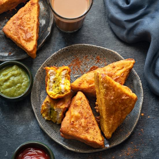 Potato Stuffed Bread Pakora - Recipe photo by cubesnjuliennes