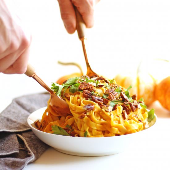 Skinny pumpkin fettuccine alfredo - Recipe photo by Rhubarbarians