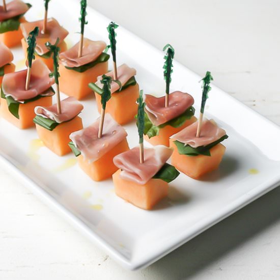 Mediterranean Inspired Summer Snack - Recipe photo by thedomesticdietitian