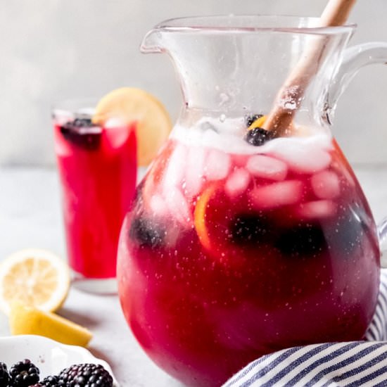 HOMEMADE BLACKBERRY LEMONADE - Recipe photo by houseofnasheats