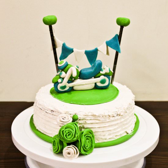 Eggless Vanilla Birthday Cake - Recipe photo by pratibabhat