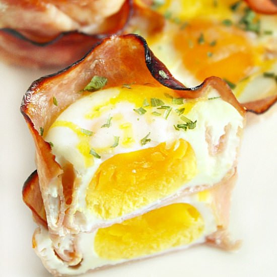 Muffin Tin Eggs Benedict - Recipe photo by MelissaPotvin