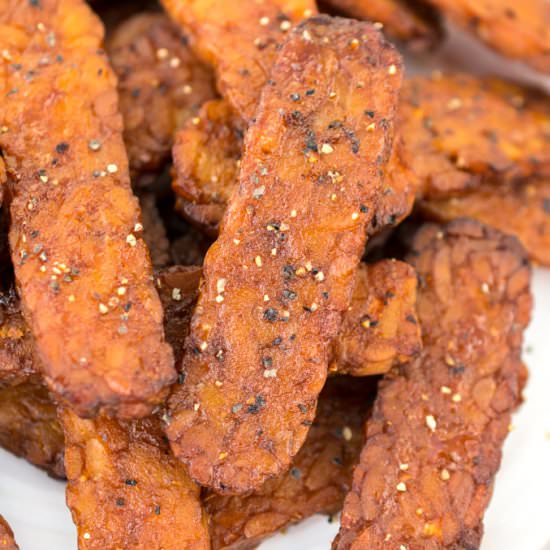 Black Pepper Tempeh Bacon - Recipe photo by yupitsvegan