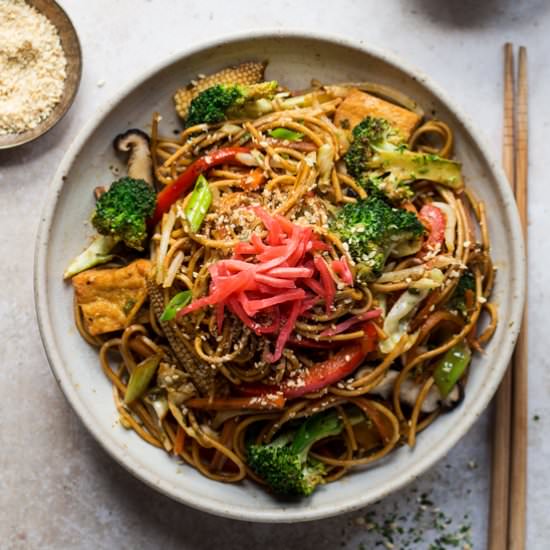 Vegan yakisoba - Recipe photo by lazycatkitchen