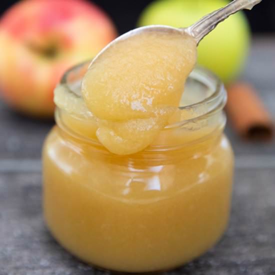 How to Make German Applesauce - Recipe photo by foodandjourneys