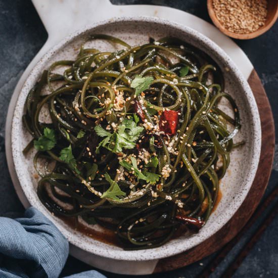 Chinese Seaweed Salad (凉拌海带丝) - Recipe photo by omnivorescookbook