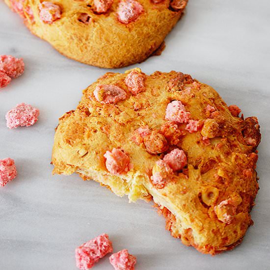 Pink praline brioche (Praluline) - Recipe photo by evabakes