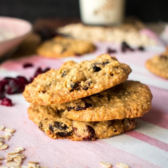 Crispy oats and raisin cookies - Recipe photo by petitedecadence