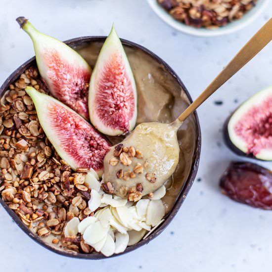 Sticky Date Smoothie Bowl - Recipe photo by spicyicecream