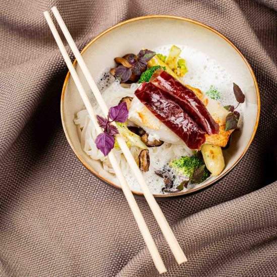 Halibut with rice noodles - Recipe photo by Bert007