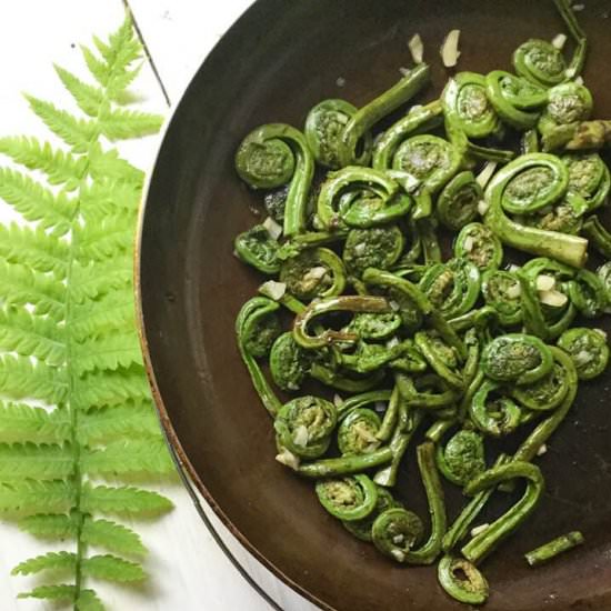 Easy foraged garlicky fiddleheads - Recipe photo by simplyvegelicious