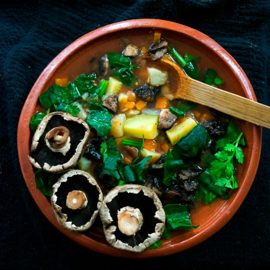 Yoda’s rootleaf stew - Recipe photo by rockandvegan