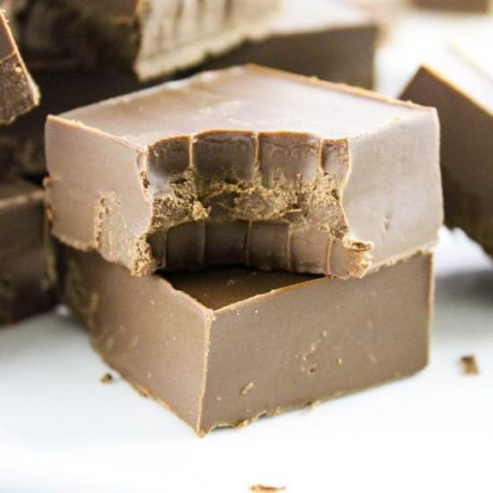 2-Ingredient Vegan Fudge - Recipe photo by bakingyouhappier