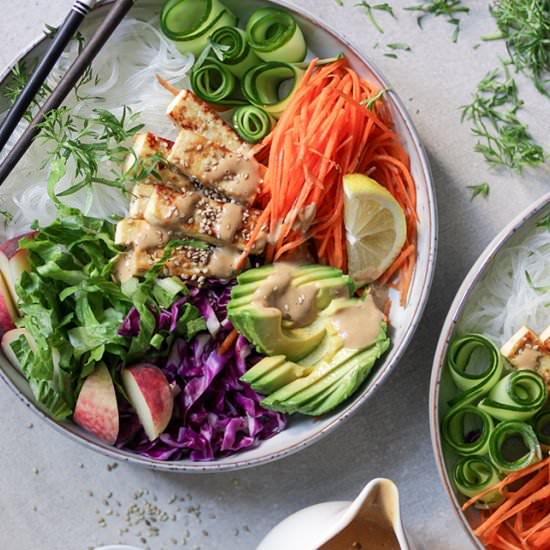 Rice Noodle Bowl with Tofu - Recipe photo by veggi.es