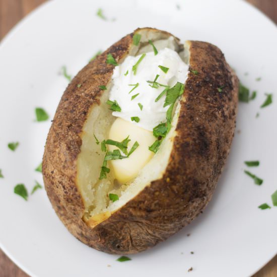 How to Make Baked Potatoes - Recipe photo by The Kitchen Wife