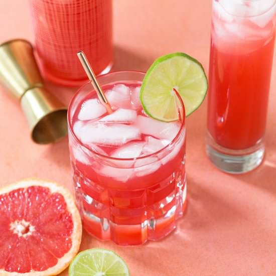 Sea Breeze Cocktail - Recipe photo by Pizzazzerie