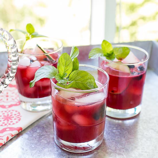 Blackberry Cocktail - Recipe photo by sidewalkshoes