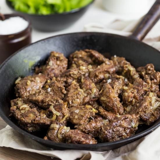 Chicken livers with onion - Recipe photo by electricbluefood