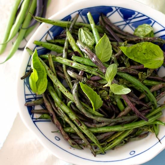 sautéed green beans with basil - Recipe photo by healthyfeels