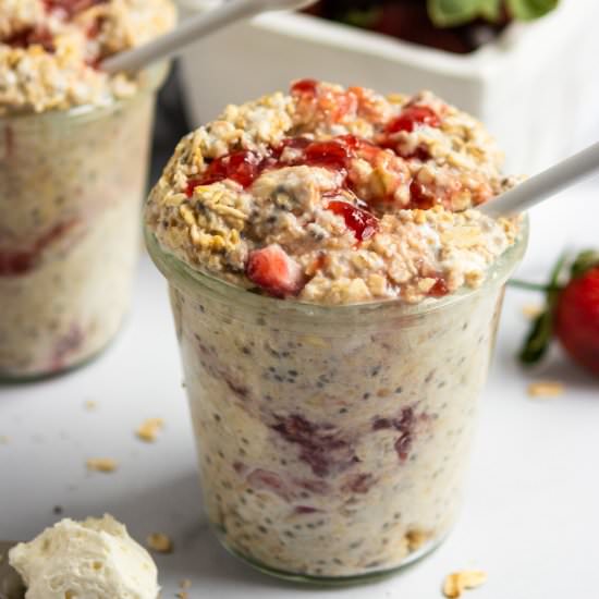 Berry Cheesecake Overnight Oats - Recipe photo by lemons and zest
