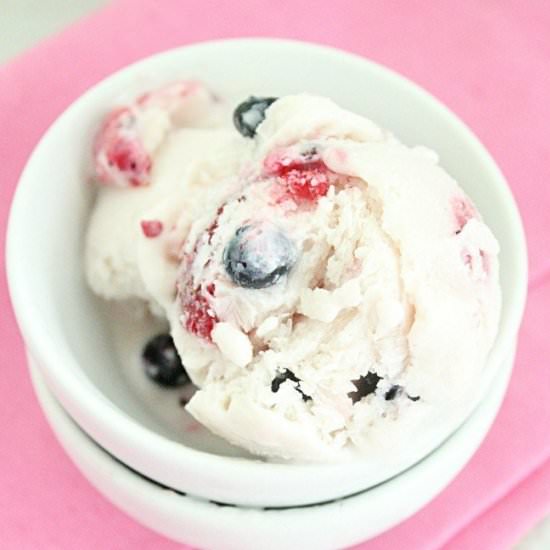 Frozen Berry Yogurt - Recipe photo by Table for 7