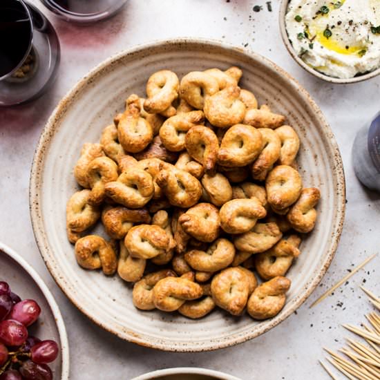 Taralli – savoury Italian biscuits - Recipe photo by lazycatkitchen