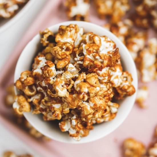Easy + Healthy Vegan Caramel Corn - Recipe photo by okonomi kitchen