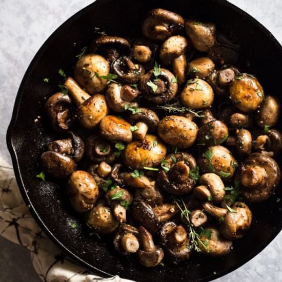 Button Mushrooms - Recipe photo by allthekingsmorsels