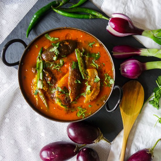Baby aubergines and potatoes curry - Recipe photo by Frombowltosoul