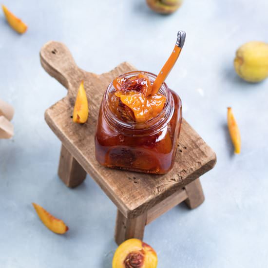 A sumptuous peach jam - Recipe photo by tchakayiti