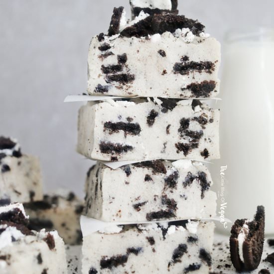Oreo fudge - Recipe photo by The Little Blog of Vegan