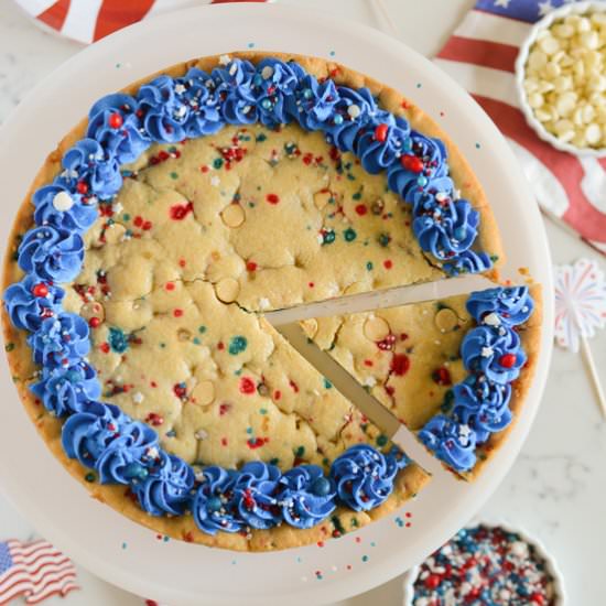 July 4th Cookie Cake - Recipe photo by TheCakeChica