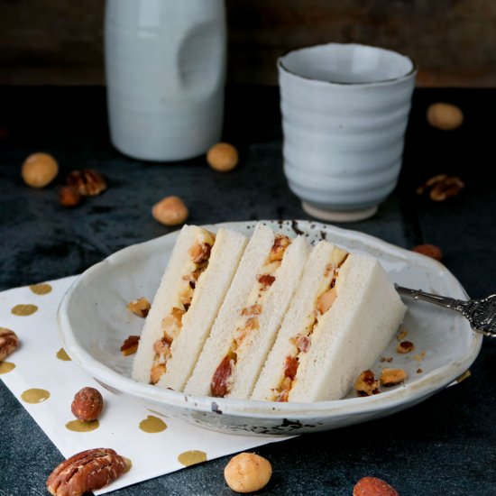 Honey butter and nuts sandwiches - Recipe photo by Culinaire bagage