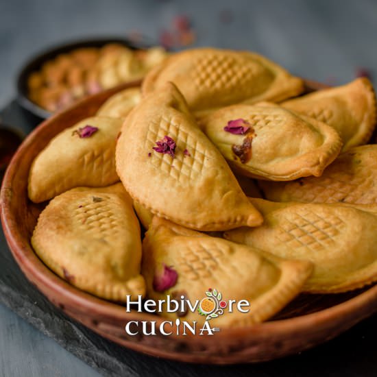 Air Fryer Gujiya (empanadas) - Recipe photo by Herbivore Cucina
