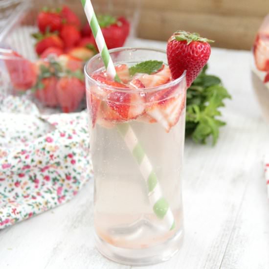 Strawberry Gin Smash - Recipe photo by eatdrinklove