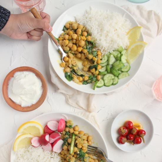 Spinach & Chickpea Curry - Recipe photo by flourandspice