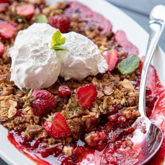Strawberry Rhubarb Crisp Recipe - Recipe photo by letthebakingbegin