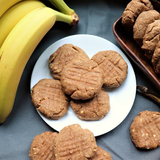 5-Ingredient Banana Peanut Cookie - Recipe photo by veryveganval
