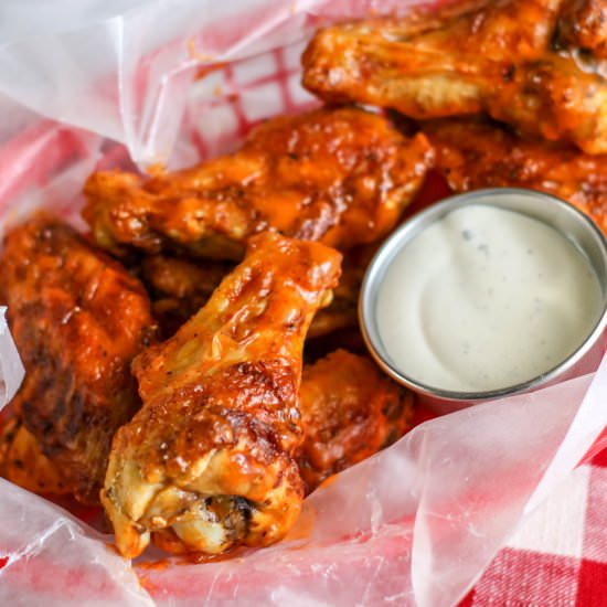 LOW CARB AIR FRYER BUFFALO WINGS - Recipe photo by Stylish Cravings