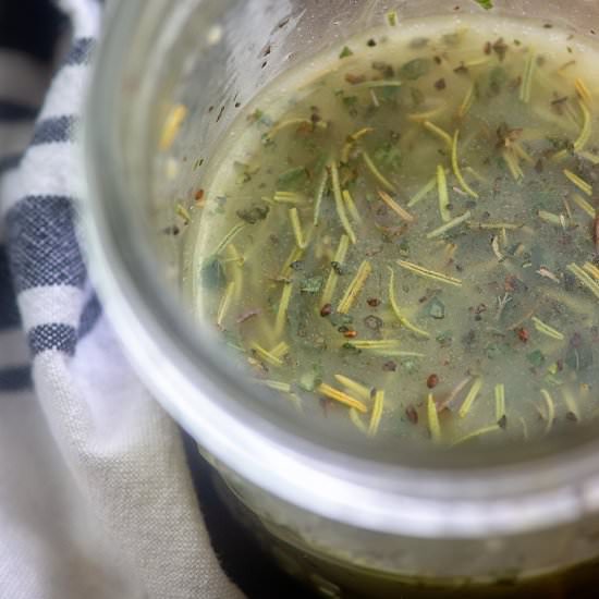 HOMEMADE ITALIAN DRESSING - Recipe photo by ThatLowCarbLife