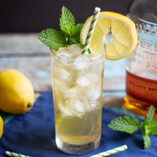 Kentucky Bourbon Lemonade - Recipe photo by anerdcooks