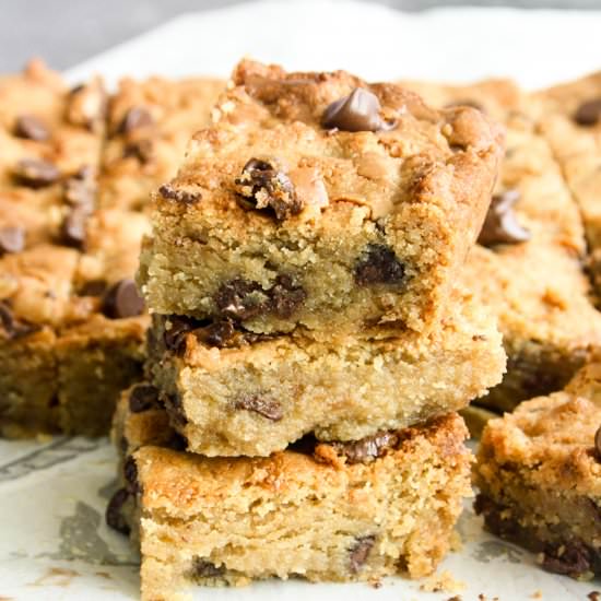 Eggless Peanut Butter Cookie Bars - Recipe photo by The Desserted Girl
