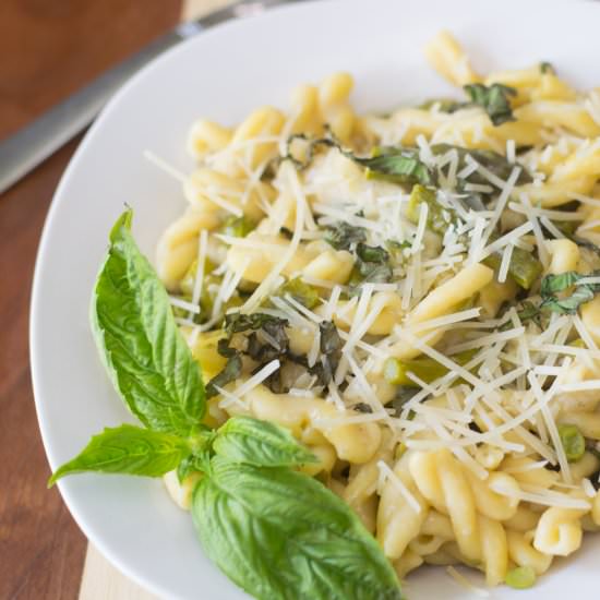 One-Pot Pea & Asparagus Pasta - Recipe photo by The Kitchen Wife
