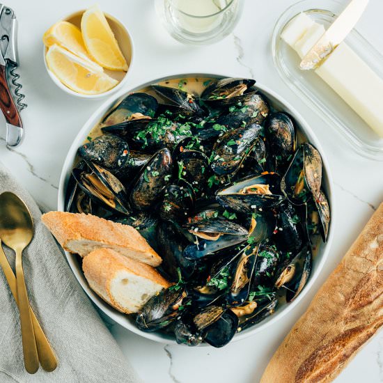 Mussels with White Wine Sauce - Recipe photo by dishonfish