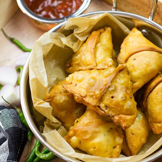 Easy Chicken Samosa - Recipe photo by MunatyCooking