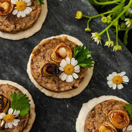 Canapés with Vegan Mushroom Pâté - Recipe photo by shekeepsalovelyhome